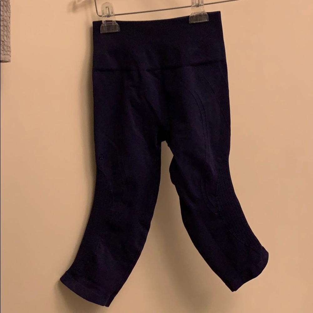 Lululemon flow and go crop- NAVY